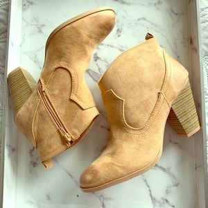 NWOT Camel Color Booties!